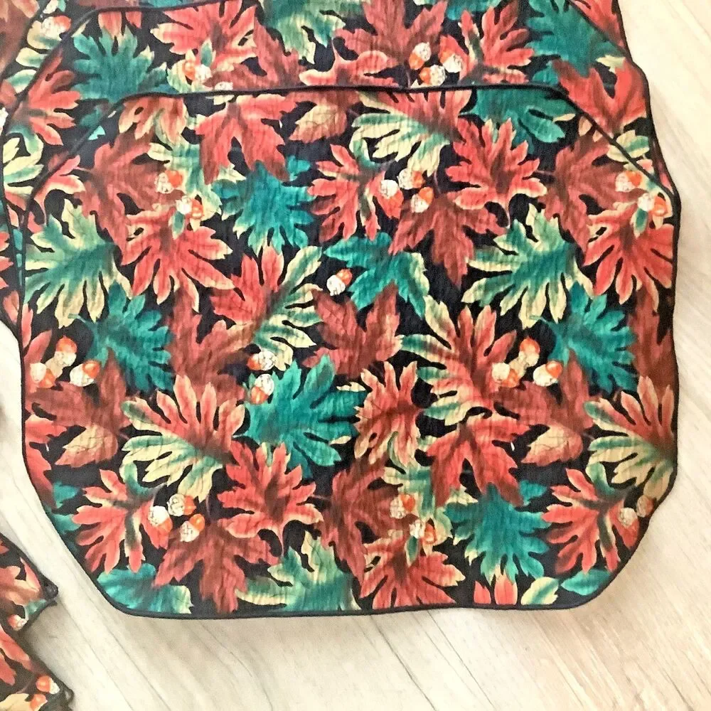 Placemats Napkins Set - 5 Placemats and 5 Napkins Green Red Leaves on Black